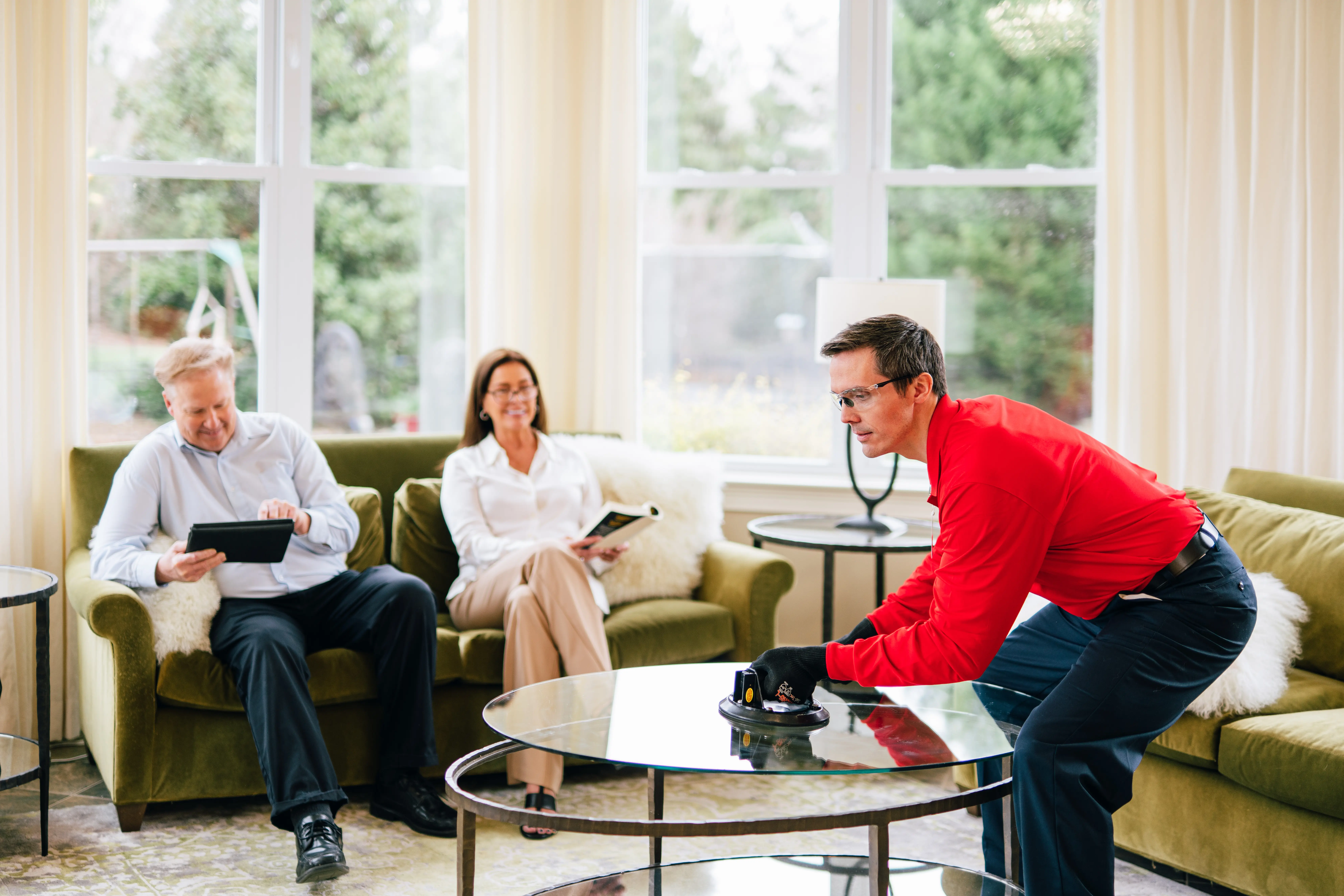 GlassDoctor professional setting glass on table.