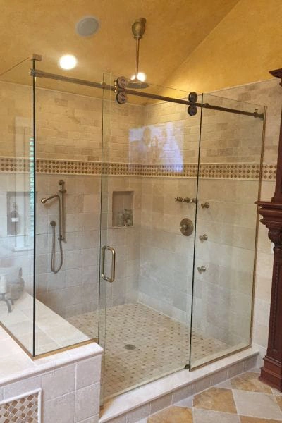 Frameless Swing Door With In Line Side Panel And Return